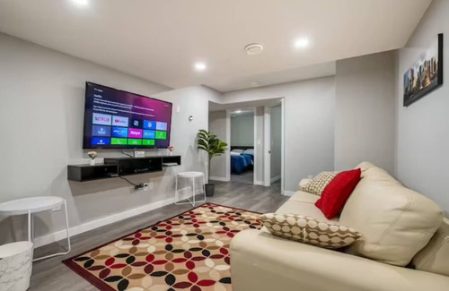 Airdrie House | Luxury 2 Bedroom Suite