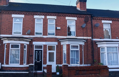 Crewe House | Luxury 2 bedroom terraced home next to Bentley Motors.