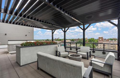 Downtown Minneapolis Apartment | Luxury 2 Bedroom Top Floor Condo In DT Minneapolis, Minutes From Minneapolis Convention Center & US Bank Arena
