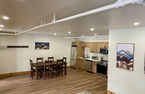 Wilmington Apartment | Luxury 2 Bedroom Townhome 103