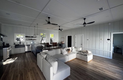 Charleston County Apartment | Luxury 2-Bedroom, 1-Bathroom Beach Apartment for Rent – Prime Location!