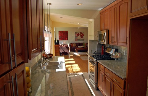 Belvedere Tiburon Condo | Luxury 2 Bedroom with Pool - Newly Remodeled - Golden Gate & San Francisco Views