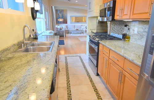 Belvedere Tiburon Condo | Luxury 2 Bedroom with Pool - Newly Remodeled - Golden Gate & San Francisco Views