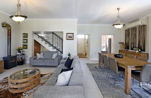 Franschhoek House | Luxury 2 bedroomed home in the heart of the picturesque town of Franschhoek