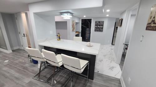 Cambridge Apartment | LUXURY 2-BEDROOMS UNIT WITH WIFI, LDR & PARKING.