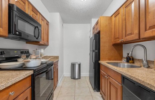 SoHo Apartment | Luxury - 2 blocks from Bayshore | GYM | POOL | #2