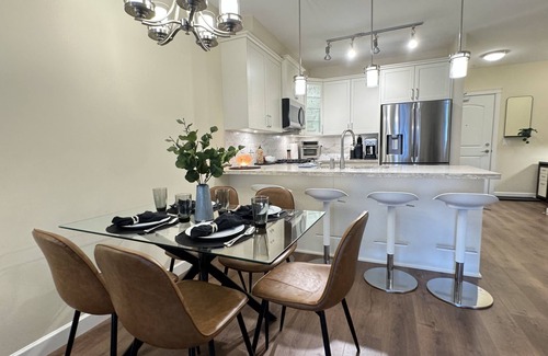 Yorkson Condo | Luxury 2 BR/2B; Langley Condo withAC/FP/solarium/gym/spray park/near transit