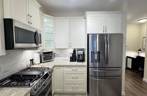 Yorkson Condo | Luxury 2 BR/2B; Langley Condo withAC/FP/solarium/gym/spray park/near transit