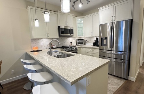 Yorkson Condo | Luxury 2 BR/2B; Langley Condo withAC/FP/solarium/gym/spray park/near transit