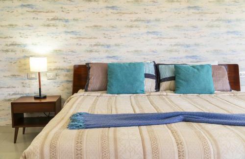 Puerto Juarez House | Luxury 2 BR Condo with tub & Infinity Pool - Beach Side At Mareazul - Sirenita G