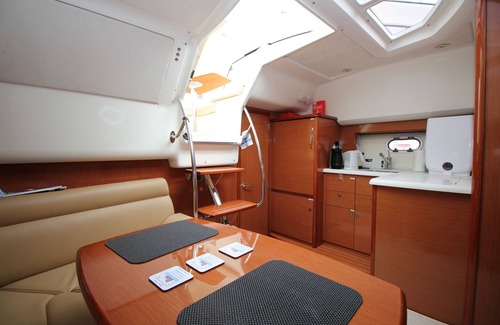 New Forest District Boat Rental | Luxury 2 cabin Motor Yacht in Lymington's beautiful Yacht Haven