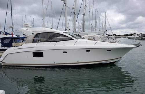 New Forest District Boat Rental | Luxury 2 cabin Motor Yacht in Lymington's beautiful Yacht Haven