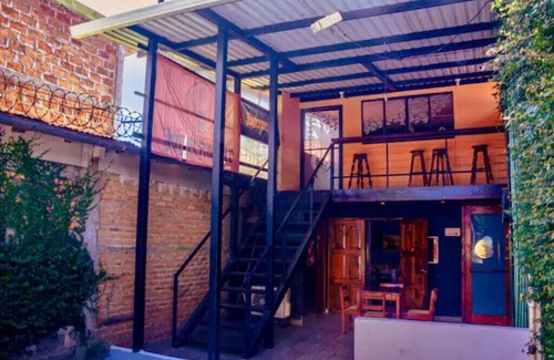 Leon House | Luxury 2-floor 2-bedroom house!