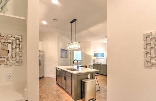 East End - Valley Street Condo | Luxury 2 King 2 Bath Condo