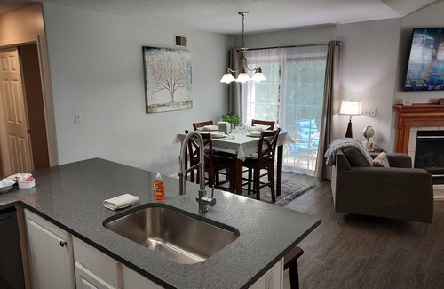 Manteno House | Luxury! 2 king beds and 2 full bathrooms