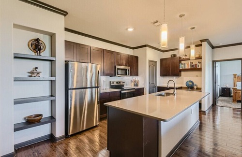 Steiner Ranch Apartment | Luxury 2 King Beds Condo, with Lakeview