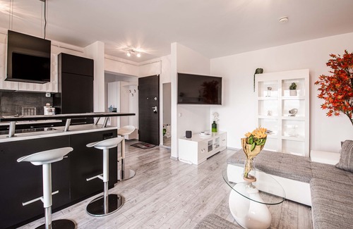 Militari Apartment | Luxury 2-Room Penthouse Plaza Residence, central in town, close to Plaza Mall