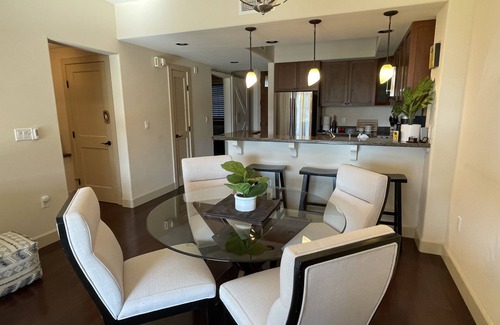 Waikoloa Condo | Luxury 2-Suite Villa with Fairway & partial Ocean views