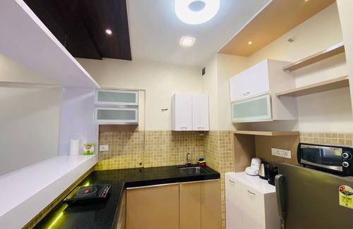 Kadadhe Apartment | Luxury 22nd-Floor Studio with Golf, River & Skyline Views in Pune