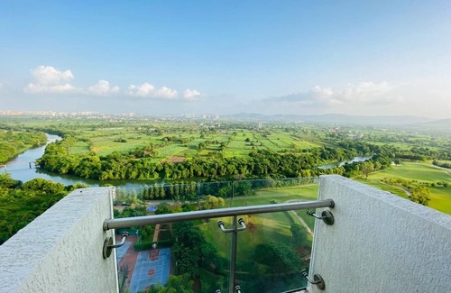 Kadadhe Apartment | Luxury 22nd-Floor Studio with Golf, River & Skyline Views in Pune