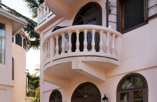 San Pedro Villa | Luxury 250' long Beachfront-Pool,Horse Fountain, Snorkeling, Volleyball & Chef!