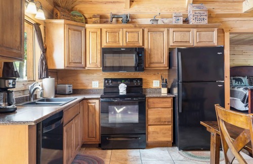 Branson Cedars Cabin | Luxury 2700 Sq Ft Real Log Cabin Pvt Hot Tub-Game Room-Pool Table-Best View Near Big Cedar