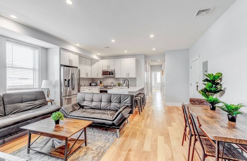 Harbor View - Orient Heights Apartment | Luxury 2BD/2BA Near Airport 1641