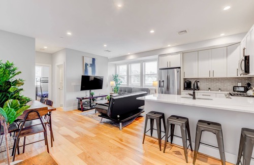 Harbor View - Orient Heights Apartment | Luxury 2BD/2BA Near Airport 1641