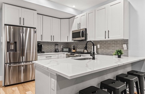 Harbor View - Orient Heights Apartment | Luxury 2BD/2BA Near Airport 3723