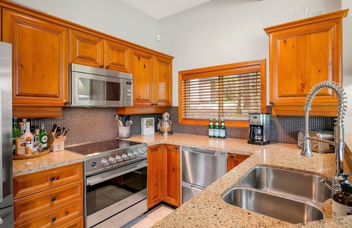 Blackcomb House | Luxury 2BD/2BA Sleep 6 Townhome- Free Parking