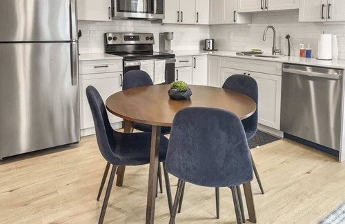 Northern Liberties Apartment | Luxury 2BD | 4 Beds | Northern Liberties
