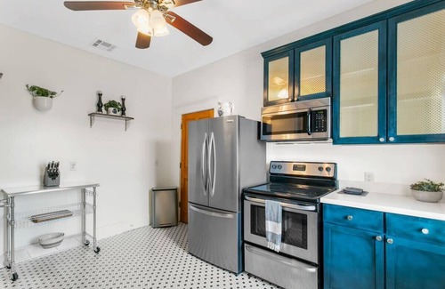 Lower Garden District Apartment | Luxury 2BD Apt | 1 Block off St. Charles
