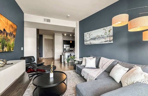 Deep Ellum Apartment | Luxury 2BD | Deep Ellum | Free Parking | Pool+Gym