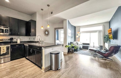 Deep Ellum Apartment | Luxury 2BD | Deep Ellum | Free Parking | Pool+Gym