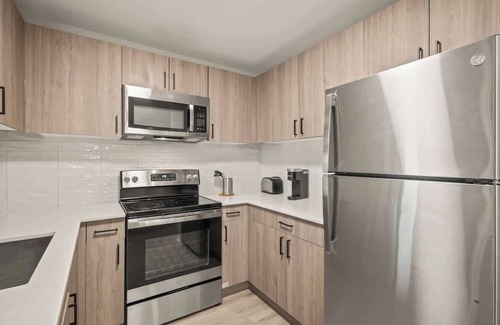 Bryant Pattengill West Apartment | Luxury 2BD | DT Ann Arbor | 3 Beds | Free Parking