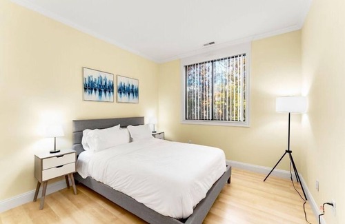 Novi Apartment | Luxury 2BD | DT Novi | 2 Beds | Free Parking