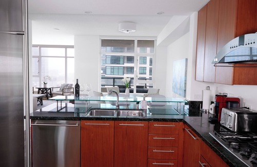 Columbia Apartment | LUXURY 2BD Ocean Facing apartment w/Pool & Gym