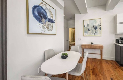 Olde Kensington Apartment | Luxury 2BD | Sleeps 8 | Northern Liberties