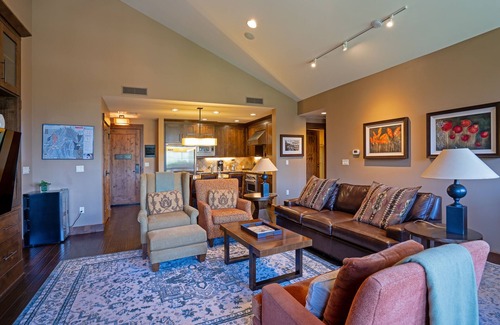 Truckee Condo | Luxury 2BD Village at Northstar Residence w/Ski Valet