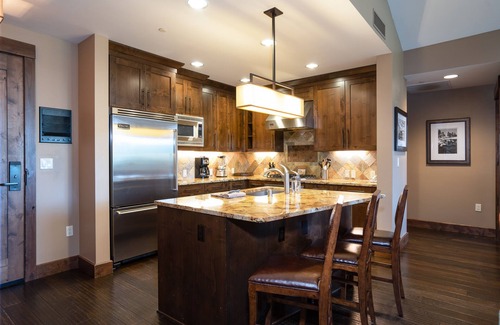 Truckee Condo | Luxury 2BD Village at Northstar Residence w/Ski Valet
