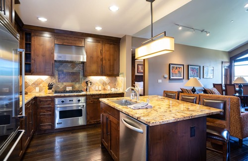 Truckee Condo | Luxury 2BD Village at Northstar Residence w/Ski Valet