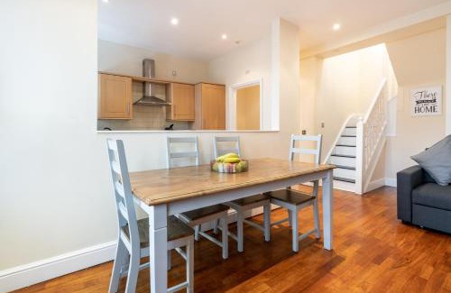 Bush Hill Park Apartment | Luxury 2BDR duplex apt, N London, 2 floors
