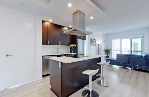Humber Bay Condo | Luxury 2BDR Private Condo in Lakeshore Toronto