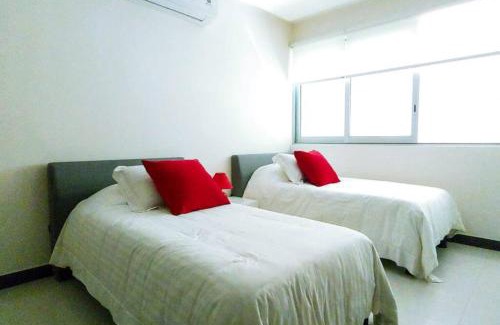 12th Street Apartment | Luxury 2be/2.5ba apartment on 12 Street (100mbps wifi+pool+gym)
