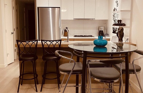 Crescent Heights Condo | Luxury 2Bed 2Bath Waterfront Downtown Property with River View