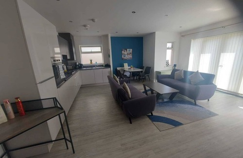 Brent Apartment | Luxury 2Bedroom - 2Bath - Prime Location - Patio