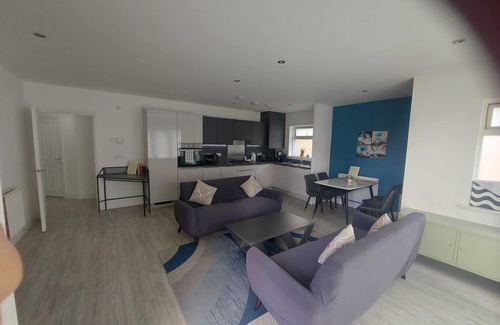 Brent Apartment | Luxury 2Bedroom - 2Bath - Prime Location - Patio