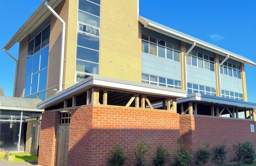 Dudley Apartment | Luxury 2bedrooms 2bathrooms and a kitchen