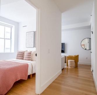 Financial District Apartment | Luxury 2BR 1Bath Financial District Escape Near Wall Street