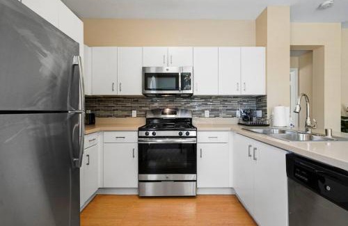 Orange Apartment | Luxury 2BR/2BA!5Min to Disney! Angelstadium! HondaCenter.